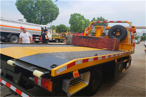 革吉附近拖车电话号码服务