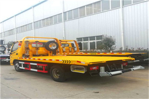 革吉附近拖车救援搭电