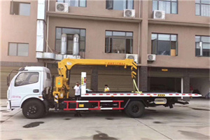 革吉附近汽车轮胎更换